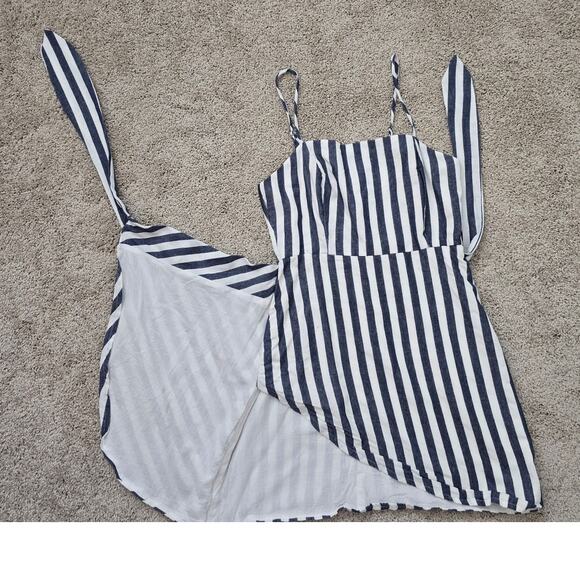 Essue Blue & White Faux Wrap Spaghetti Strap Top Size Small - Picture 4 of 5
